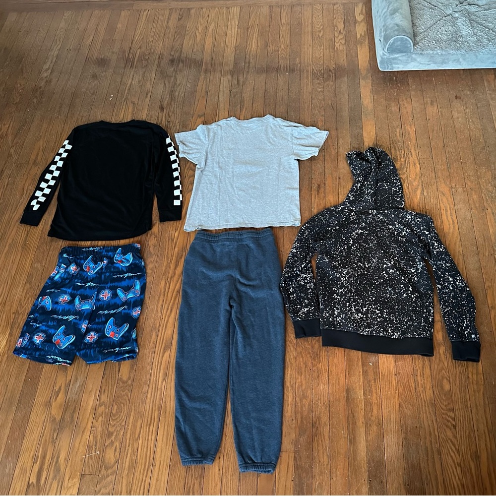 Boys Loungewear Bundle Sweatpants Sweatshirt Tees Casual‎ Athleisure M - Picture 15 of 16